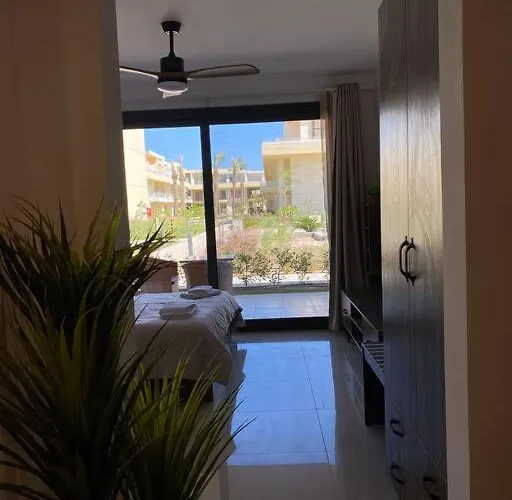 A Bright @gcribs - W/ Shared Pool! Apartman *