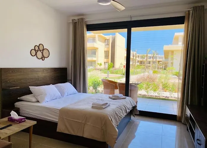 A Bright @gcribs - W/ Shared Pool! Apartman *
