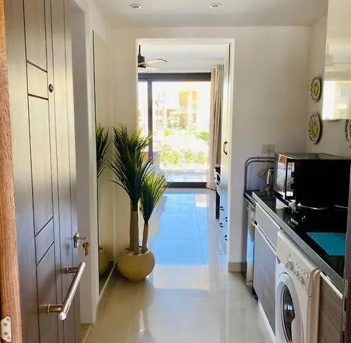 A Bright @gcribs - W/ Shared Pool! Apartman el-Gúna