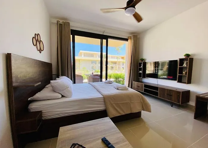 A Bright @gcribs - W/ Shared Pool! Apartman *